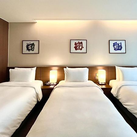 Ramada Encore By Wyndham Busan Station Екстериор снимка