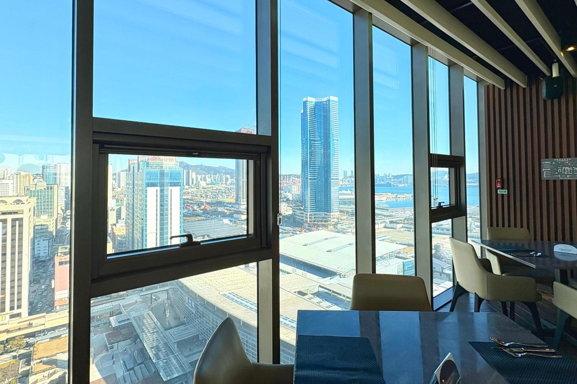 Ramada Encore By Wyndham Busan Station Екстериор снимка