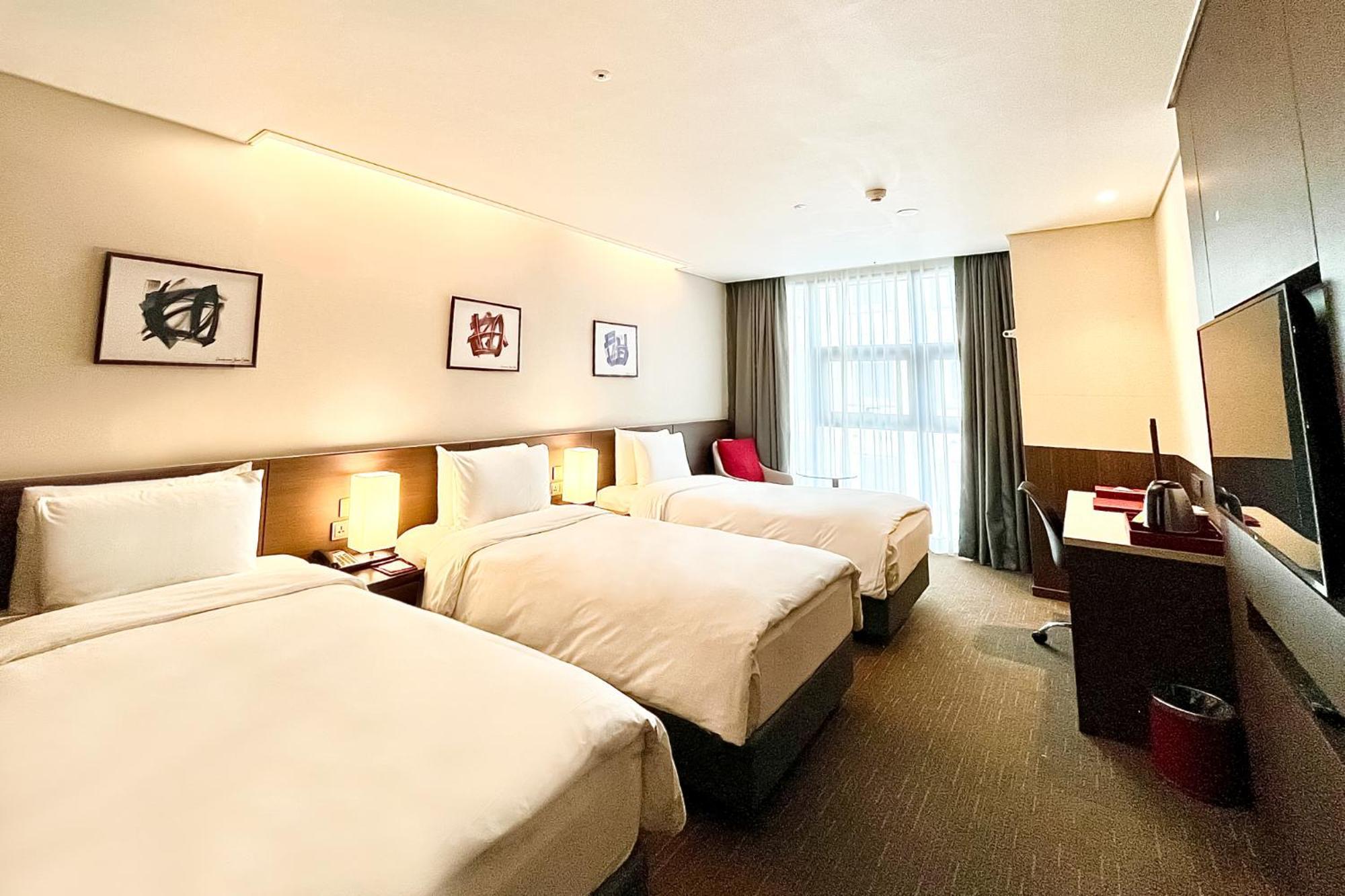 Ramada Encore By Wyndham Busan Station Екстериор снимка