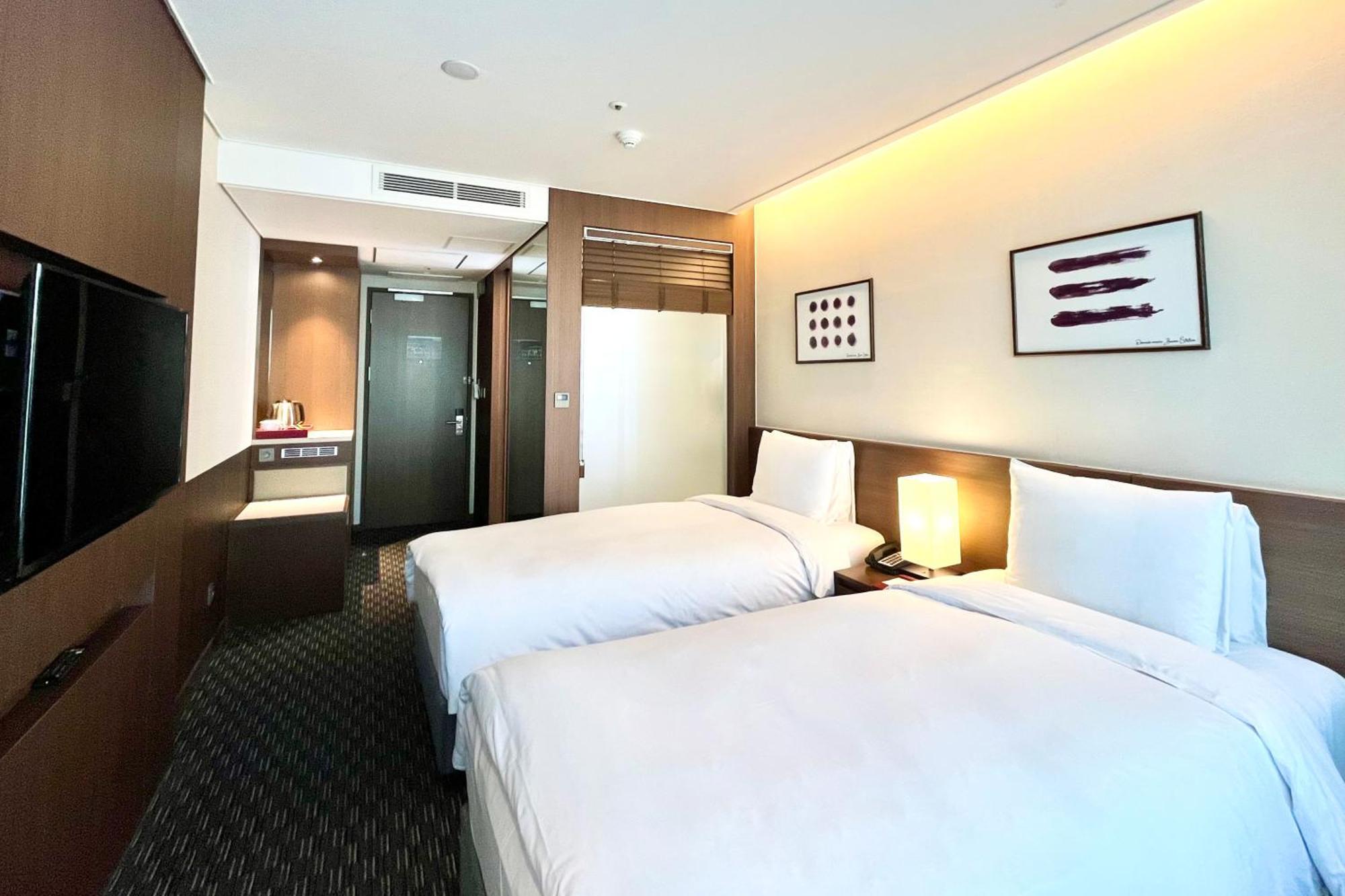 Ramada Encore By Wyndham Busan Station Екстериор снимка