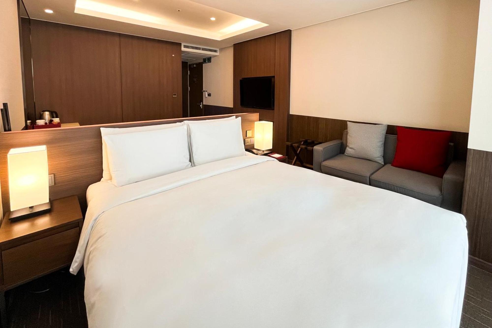 Ramada Encore By Wyndham Busan Station Екстериор снимка