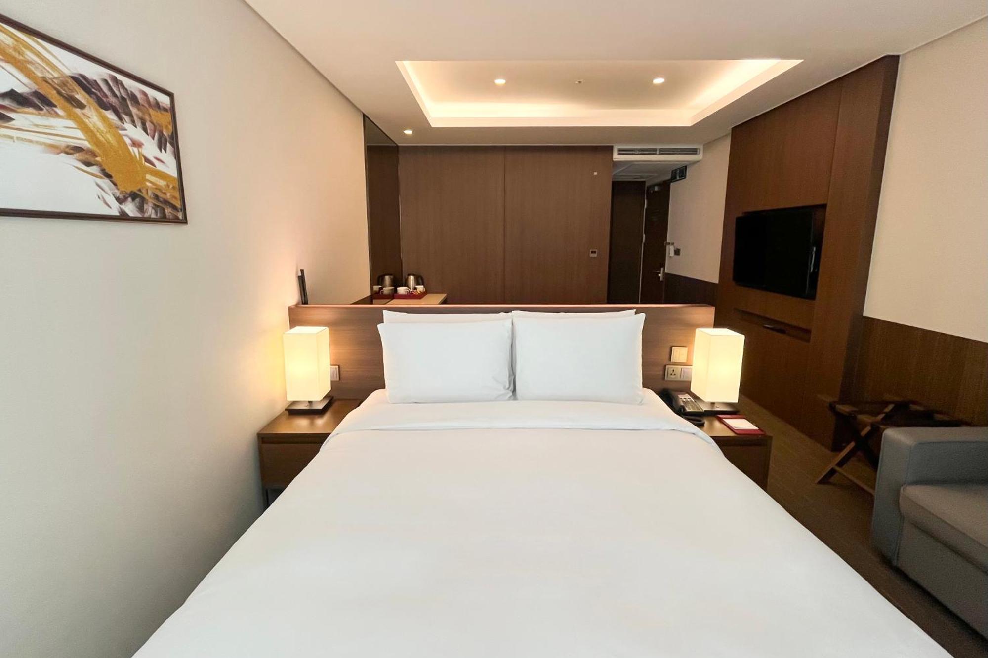 Ramada Encore By Wyndham Busan Station Екстериор снимка
