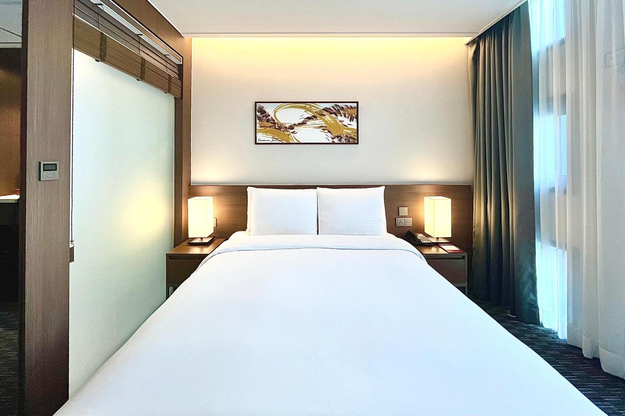 Ramada Encore By Wyndham Busan Station Екстериор снимка